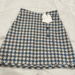 Beautiful classic tweed skirt by Sandro Paris. Size 1 French .